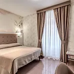 ミロ ホテル 3*